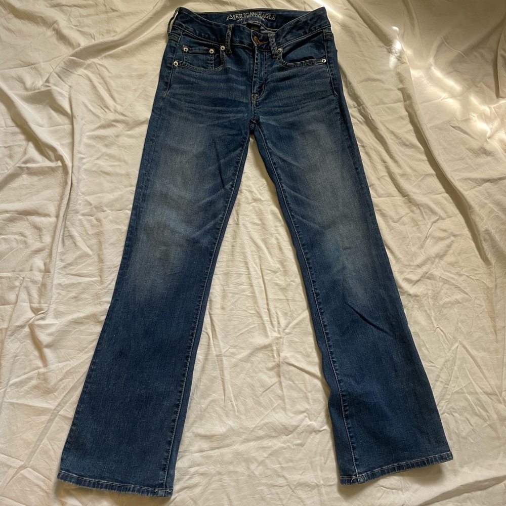 Low Rise Boot cut Jeans Favorite Boyfriend American Eagle Women's (Size 2 Short)